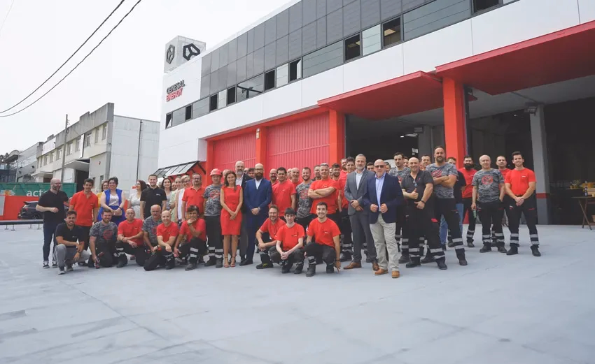 Todo el equipo de Genesal Energy con el presidente de la Xunta de Galicia, Alfonso Rueda